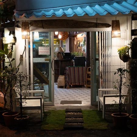 Past Tense Hostel Chiang Mai Bagian luar foto