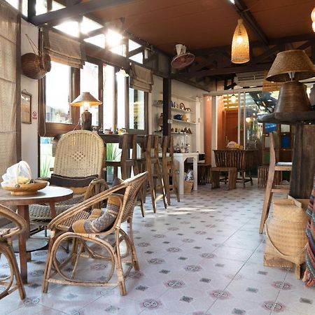 Past Tense Hostel Chiang Mai Bagian luar foto