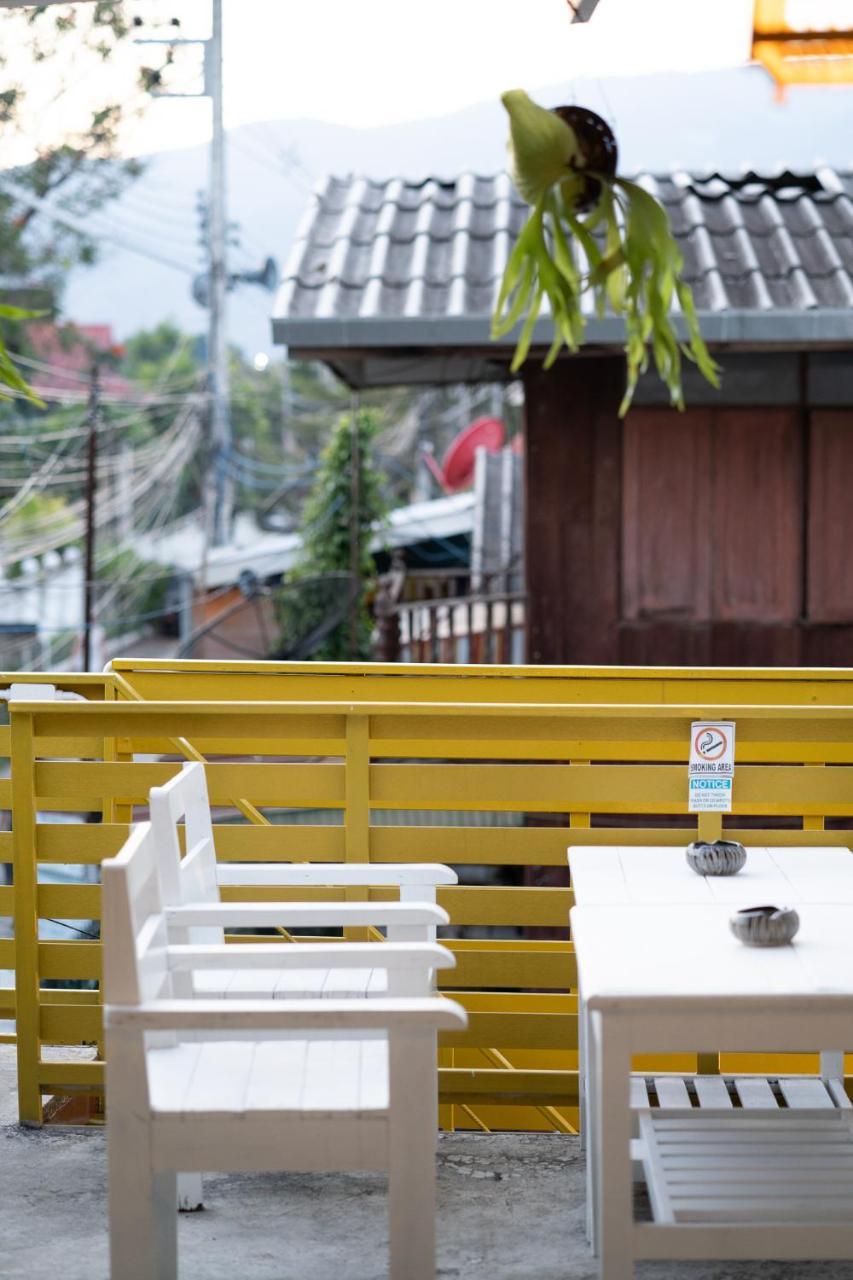 Past Tense Hostel Chiang Mai Bagian luar foto