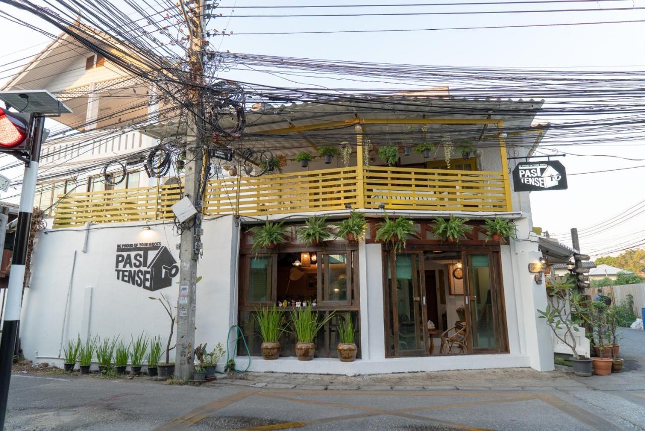 Past Tense Hostel Chiang Mai Bagian luar foto