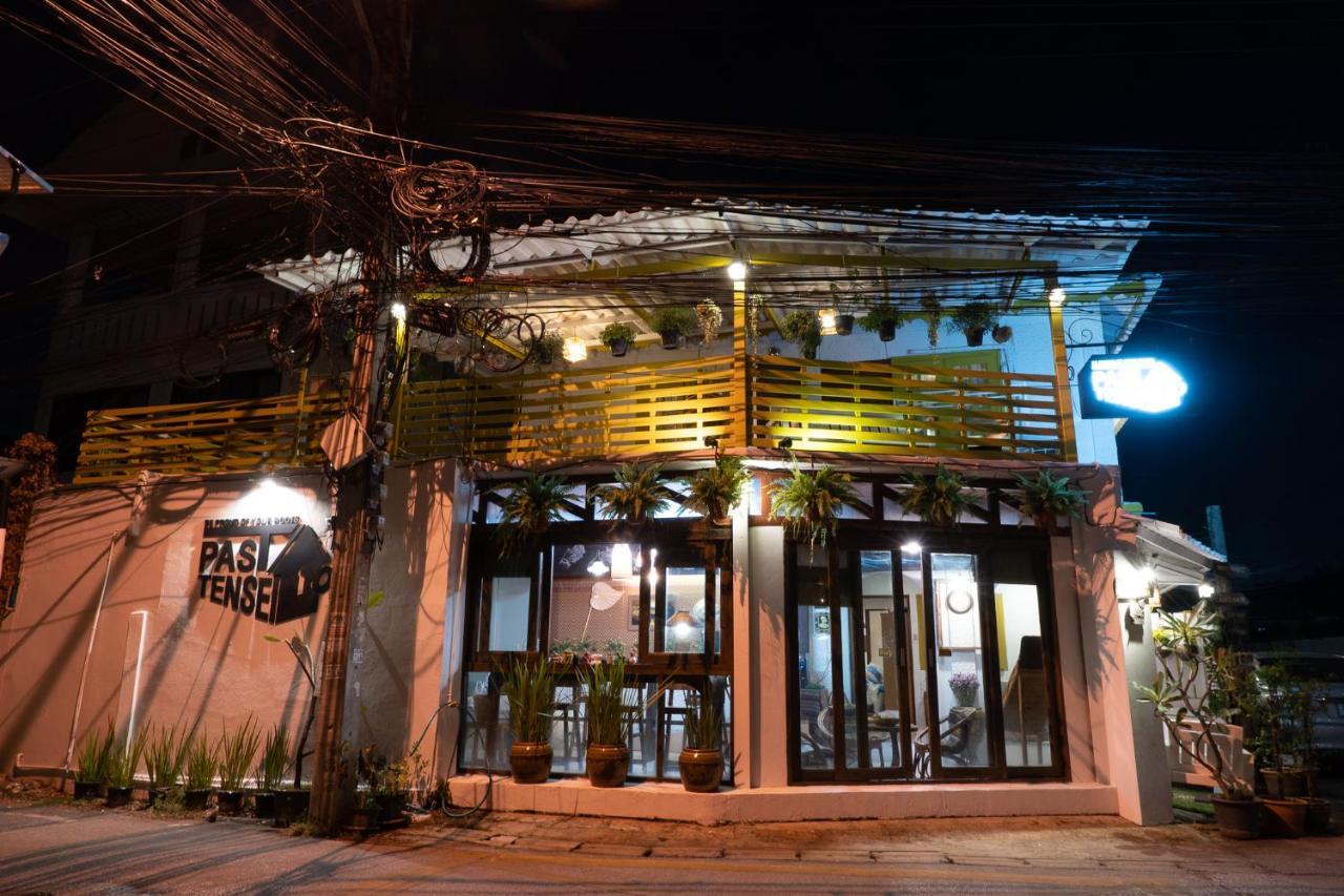 Past Tense Hostel Chiang Mai Bagian luar foto