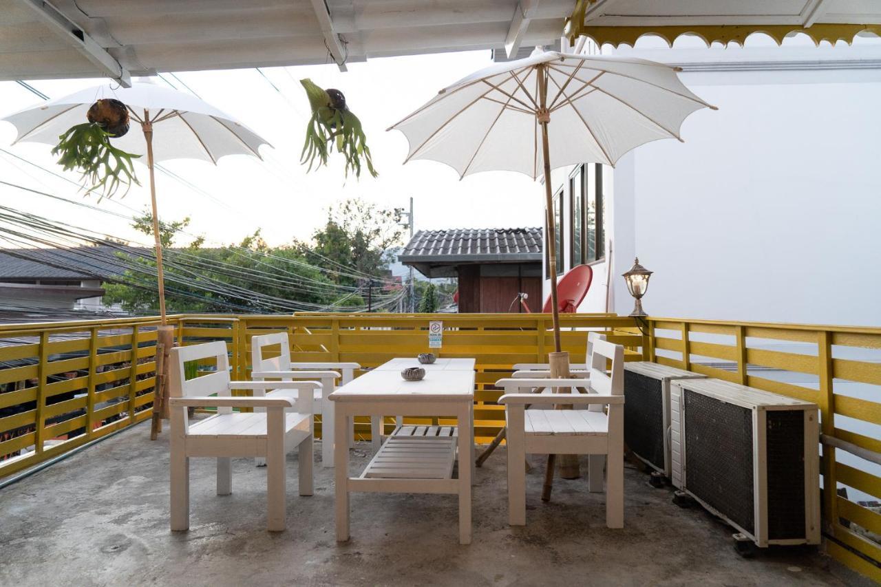 Past Tense Hostel Chiang Mai Bagian luar foto