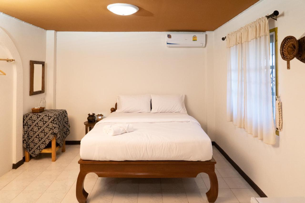 Past Tense Hostel Chiang Mai Bagian luar foto