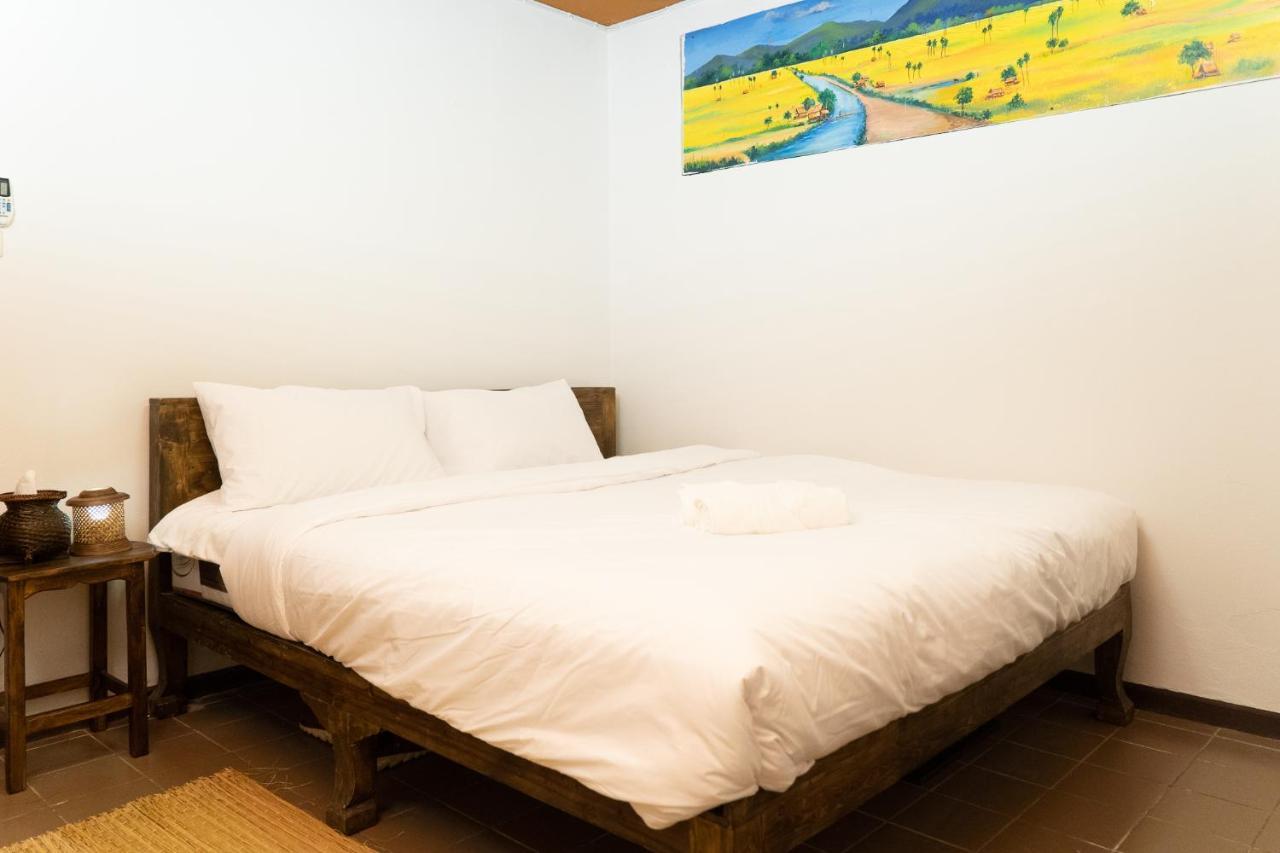Past Tense Hostel Chiang Mai Bagian luar foto