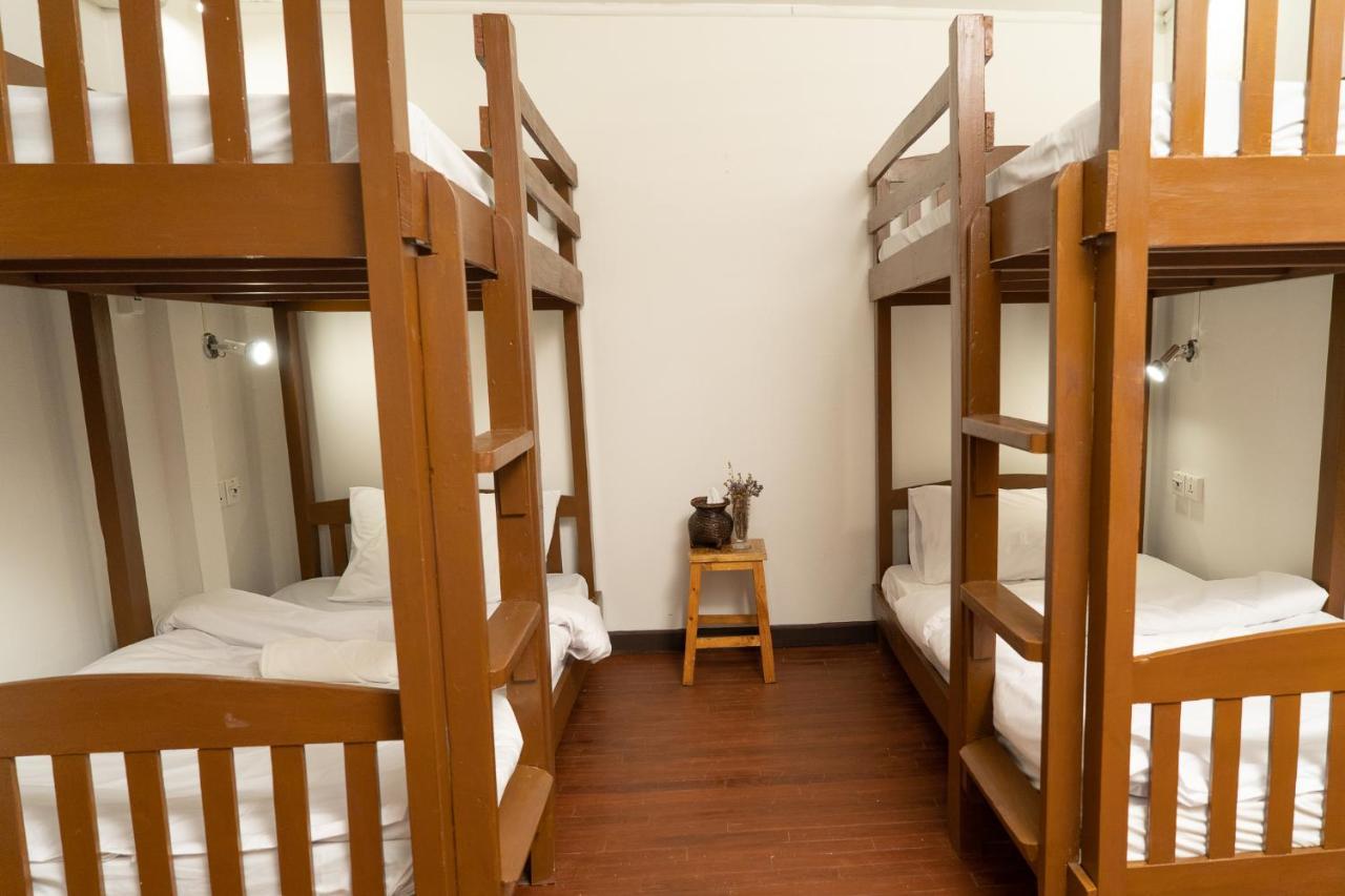 Past Tense Hostel Chiang Mai Bagian luar foto