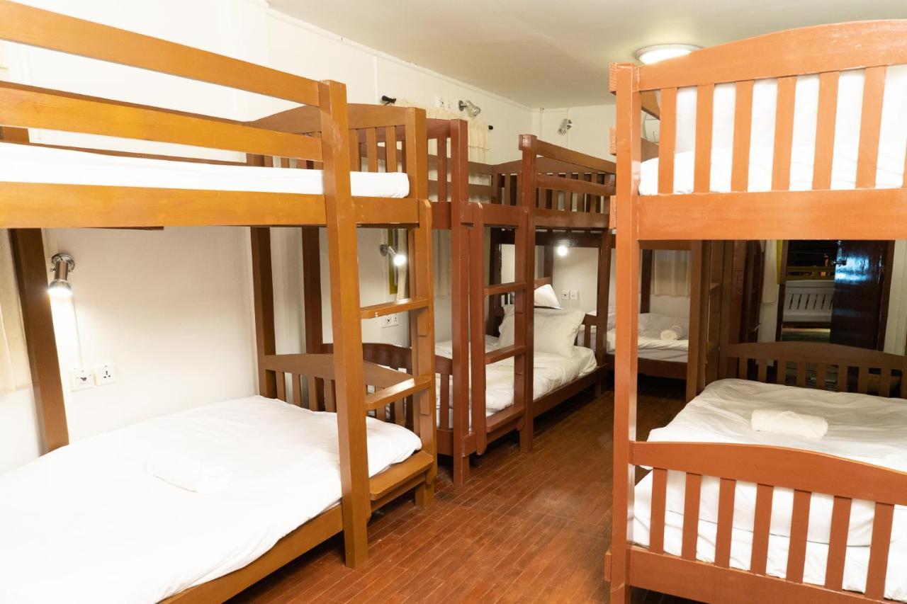 Past Tense Hostel Chiang Mai Bagian luar foto